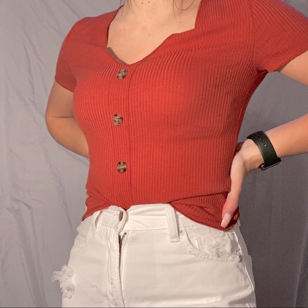 simple button rue 21 tee